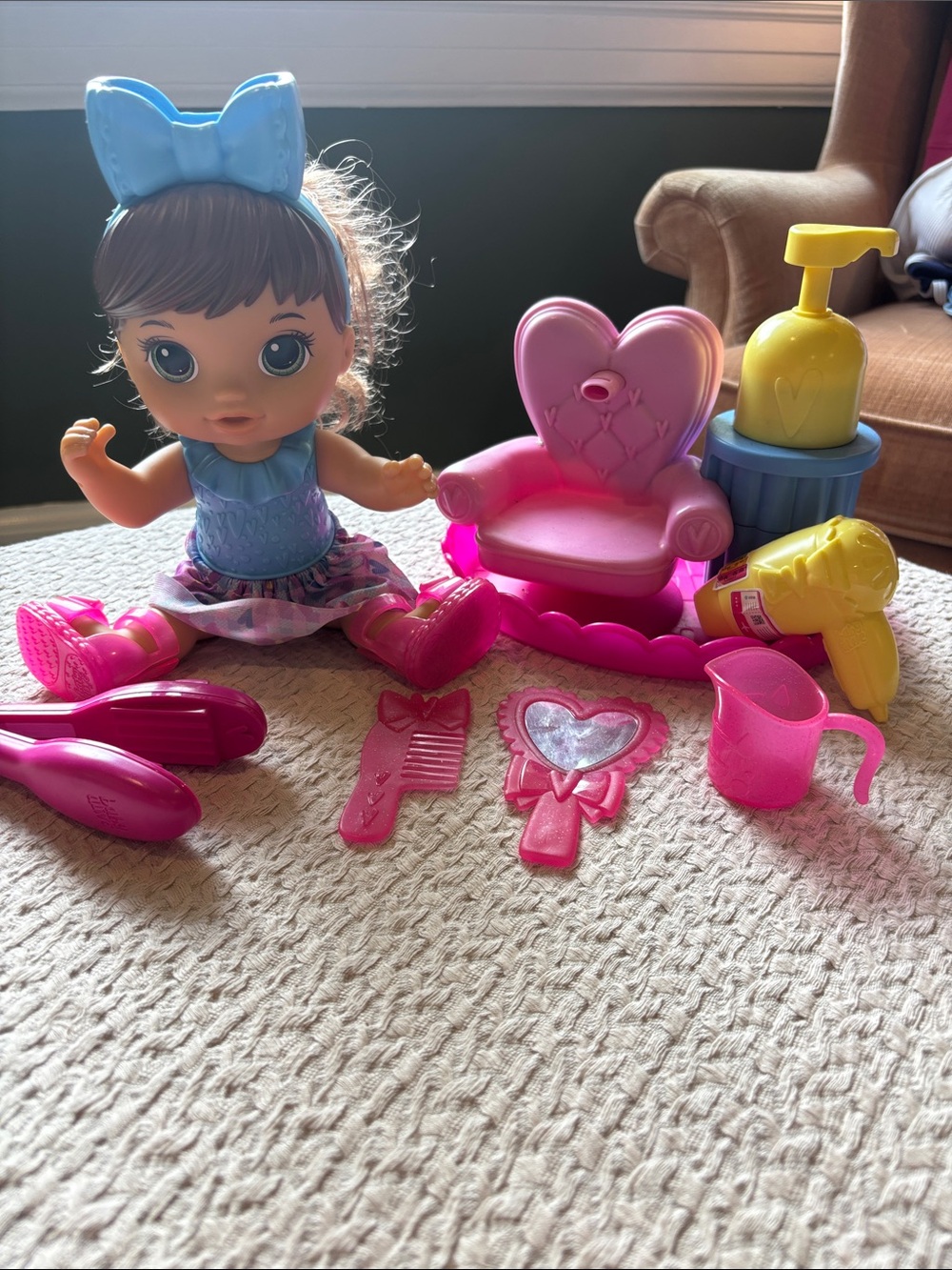 Baby Alive: Sudsy Styling 14-Inch Doll with accessories